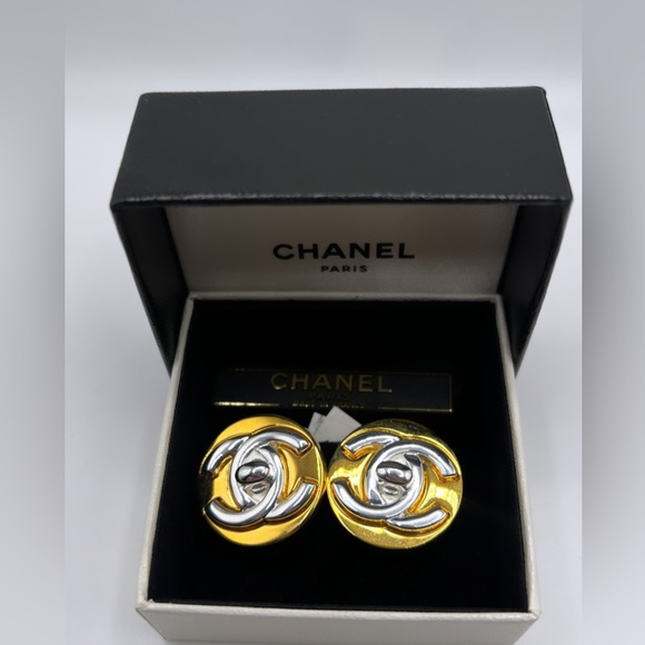 CHANEL CC Logo Button Turnlock Motif 2-toned Clip-On Earrings 💯 Authentic - Picture 1 of 4